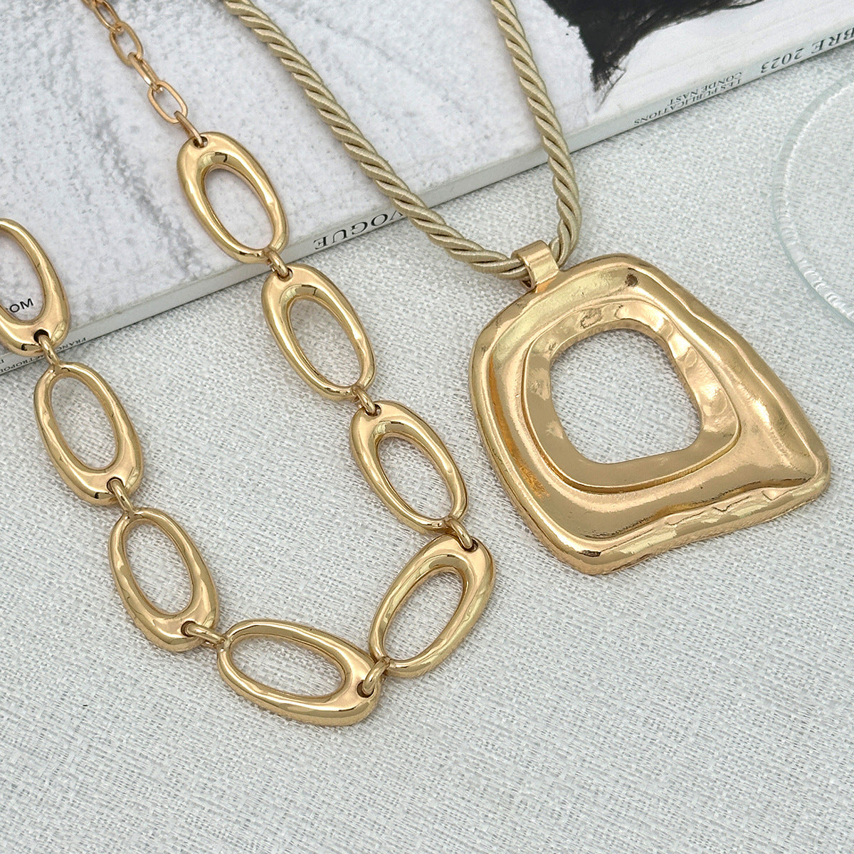 Orilla Sculpted Circle Necklace Set